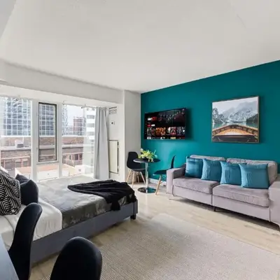 Downtown Oasis Sleek Suite by Yonge Dundas Sq