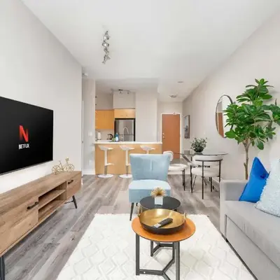 Bright 1BR Suite with Patio & CN Tower Views