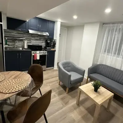 Cozy Parkside 2 Bedroom Basement Suite