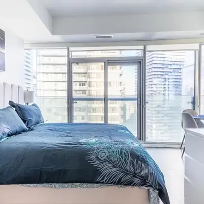 Modern Studio Condo High Floor Downtown Toronto