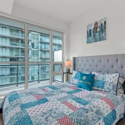 Cozy 2 Bedroom Condo in Dunfield Ave Downtown Toronto