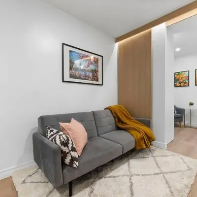 High Park Oasis Modern 1B1B