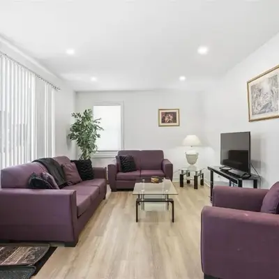 5 Bedroom House - 1 Block from the Falls