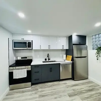 The Urban Executive Suite - Premier Kitchener Loft