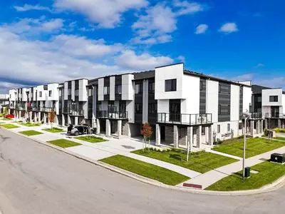 a row of white apartment buildings on a street at Modern 3BR House, King, 2 Queens, Parking in London