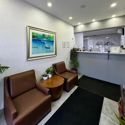 a waiting room with two chairs and a table at Travellers Inn in Hanover