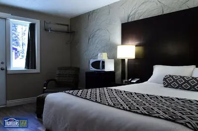 a hotel room with a bed and a tv at Travellers Inn in Hanover