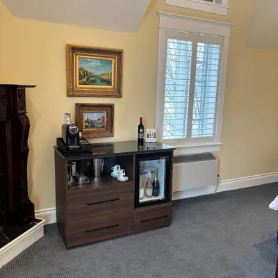 a living room with a tv and a window at Riverbend Inn & Vineyard in Niagara on the Lake