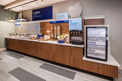 a apple store with a counter with an appleasteryasteryasteryasteryasteryasteryastery at Holiday Inn Express Hotel & Suites Milton by IHG in Milton