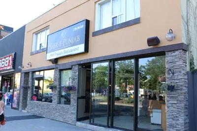 a store with a sign on the side of a building at The Falls Family Lodge in Niagara Falls