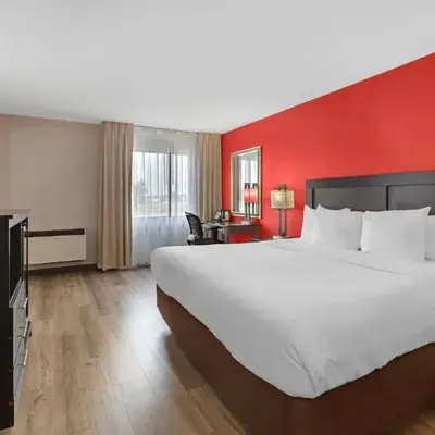Quality Inn & Suites 5585 Ambler Drive Mississauga Ontario