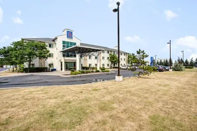 a building with a street light in front of it at Motel 6-Brampton, ON - Toronto in Brampton
