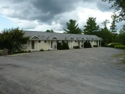 Gallery image of Burleigh Falls Inn in Burleigh Falls