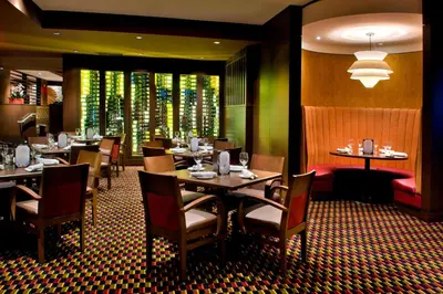 a dining room with tables and chairs in a restaurant at Courtyard by Marriott Niagara Falls in Niagara Falls