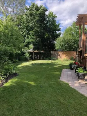 a yard with green grass and a house at Casa Blanca Boutique Bed & Breakfast in Niagara on the Lake