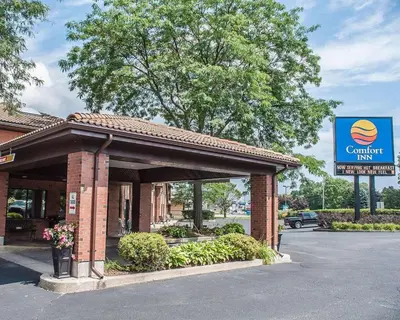 a building with a sign for a courthouse inn at Comfort Inn in Simcoe