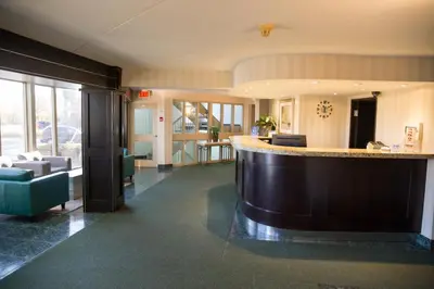 a lobby with a bar in the middle of a building at Admiral Inn Hamilton in Hamilton
