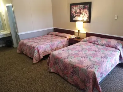 Gallery image of Twin Oaks Motel in Orono