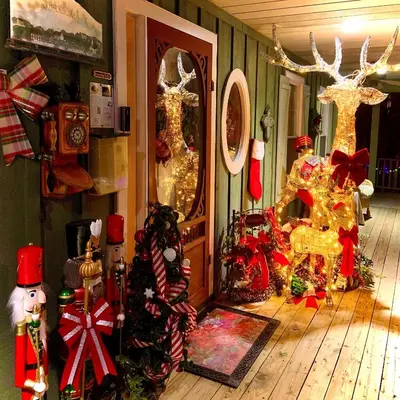 a room with christmas decorations and christmasmas merchandise at WeatherPine Inn in Niagara on the Lake