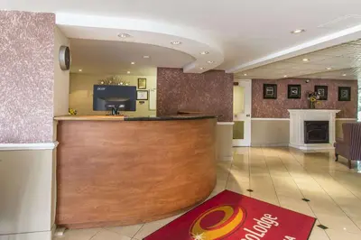 a hotel lobby with a bar and a tv at Econo Lodge in Orillia