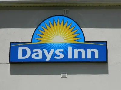 a sign fordays im on the side of a building at Days Inn by Wyndham Orillia in Orillia