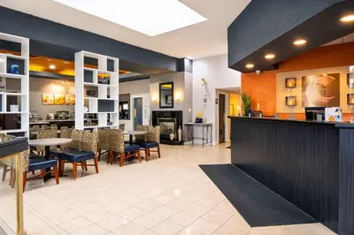 a restaurant with a bar and a dining room at Comfort Hotel & Suites in Peterborough