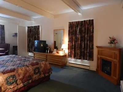 a hotel room with a bed and a television at Kings Inn Near the Falls in Niagara Falls