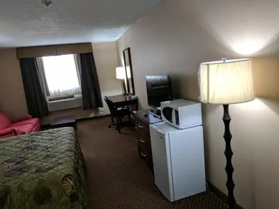 a hotel room with a bed and a microwave at Luxury Inn in Collingwood