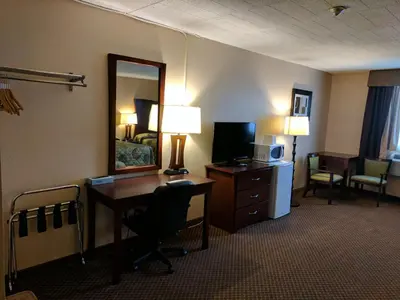 a hotel room with a desk and a mirror at Luxury Inn in Collingwood
