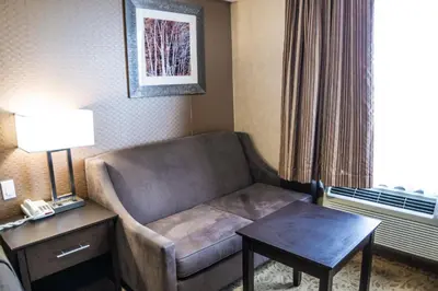a living room with a couch in a hotel room at Mississauga Gate Inn in Mississauga