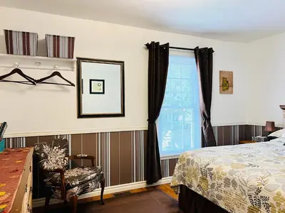 a bedroom with a bed and a window at Cozy House B&B in Niagara Falls