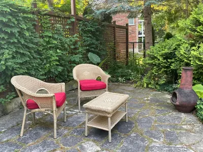 a group of chairs and a table and a vase at Hammer Haus in Waterloo