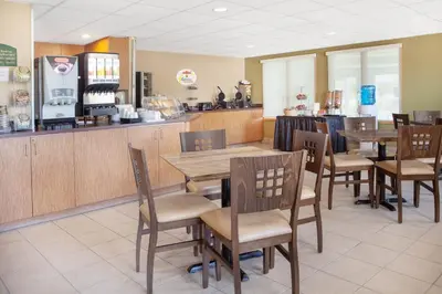 Gallery image of Super 8 by Wyndham Midland in Midland