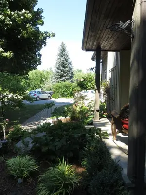a garden on the side of a house at Cedar Gables Bed & Breakfast in Niagara on the Lake