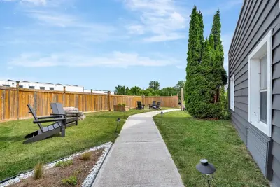 a backyard with a bench and a fence at The Bloomfield Inn in Bloomfield
