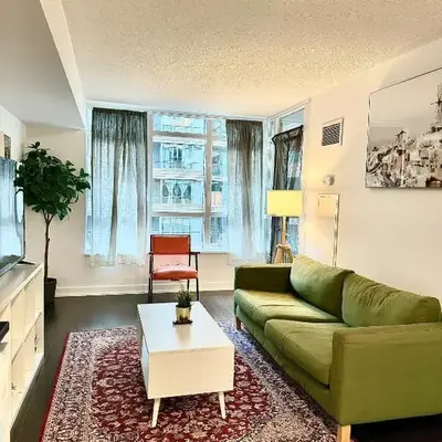 Cozy Condo near CN Tower