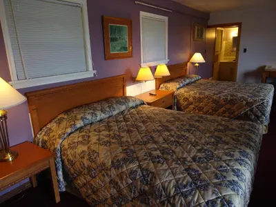 a hotel room with two beds and two lamps at Westmount Motel in Woodstock