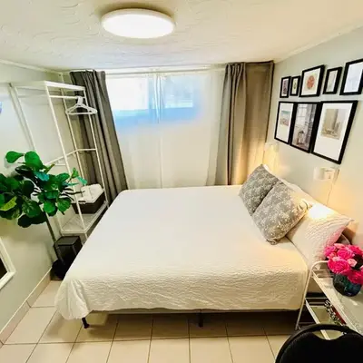 Cozy basement room-Private Bath - Near Subway line 1 - Toronto