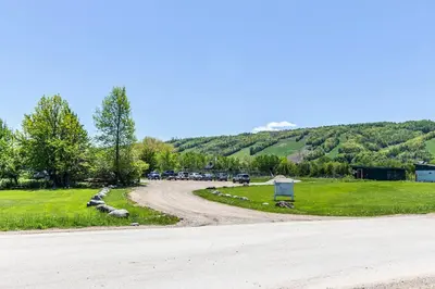 a dirt road with cars parked on the side of a mountain at Mountain Trail-Smart TV-Self Check-In-Full Kitchen-Balcony-BBQ in Blue Mountains