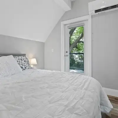 ENTIRE 1 BEDROOM APARTMENT ACROSS FROM GOOGLE - br5