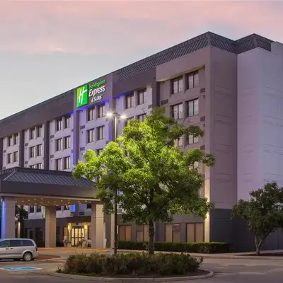 Holiday Inn Express & Suites Mississauga-Toronto Southwest by IHG