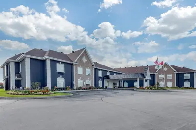 a row of houses in a parking lot at Quality Inn & Suites Oakville-Mississauga in Oakville