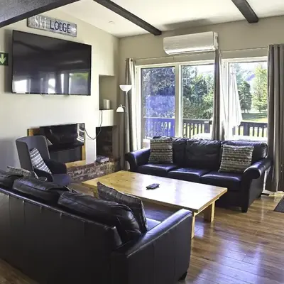 6BR Blue Mountain Chalet Hot Tub Updated Walk to Village Fun