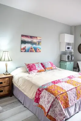a bedroom with a bed and a microwave at The Jypsy Inn / Muskoka in Bracebridge