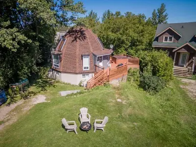 an aerial view of a house with two chairs and an umbrella at The Beehive w Hot Tub Sauna & Fireplace in Blue Mountains