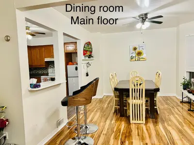 a dining room main floor with a dining room main floor at Cheerful residence in Niagara Falls