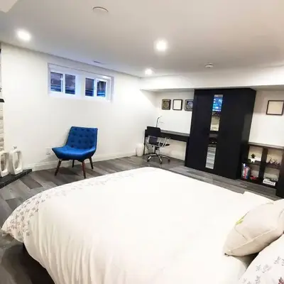 Renovated Guest Suite Near The Lake & High Park in Toronto!