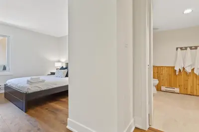 a bedroom with a bed and a bathroom at Lovely 3 Bedroom Wintergreen Retreat w Sauna in Blue Mountains