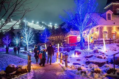 a group of people walking down a street with christmas lights at Blue Heart Mountain Studio Dream Walk to slopes, tennis in Blue Mountains