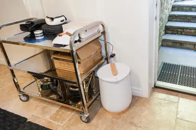 a food cart with a toaster on top of it at Nature Oasis Bar Room in Dundas